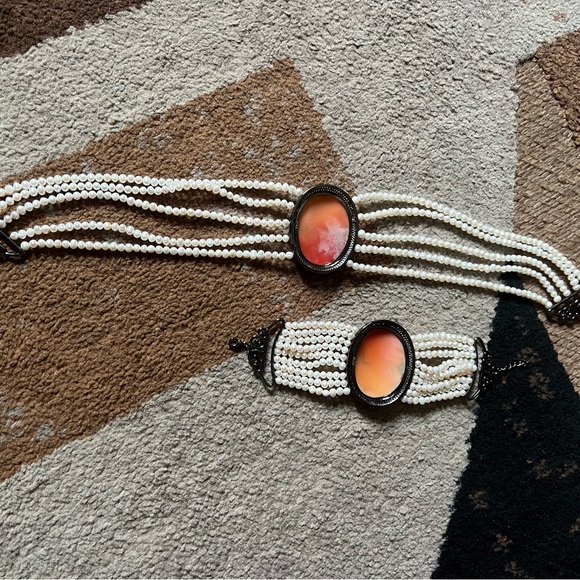 preowned freshwater pearls Cameo Bracelet - Picture 8 of 9